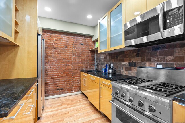 Foto del edificio - 32 Trumbull St