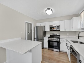 Building Photo - 206 Ava Ave