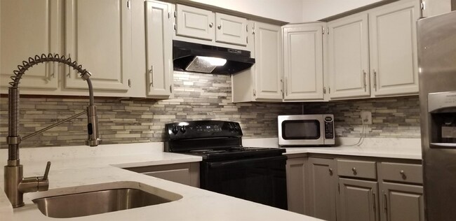 Foto del edificio - Convenient and Affordable N.Bethesda Condo