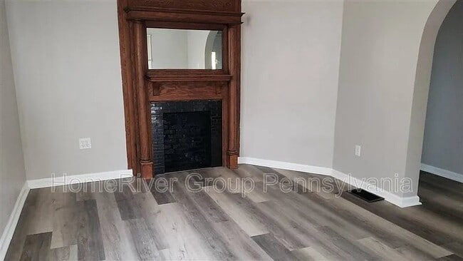 Foto del edificio - 806 Cowan Ave