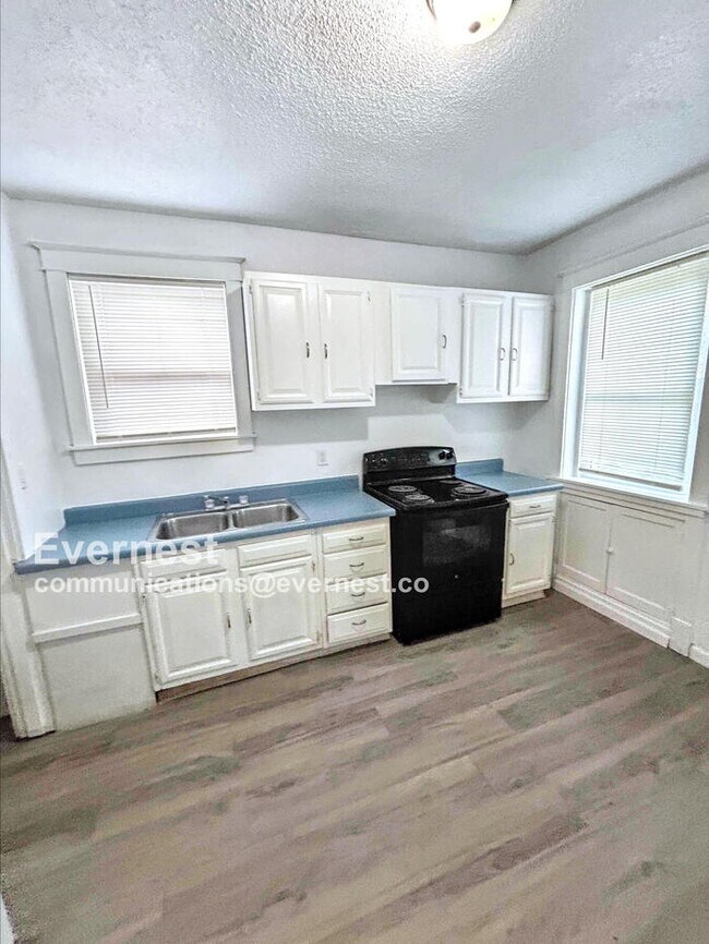 Foto del edificio - 2 Bed/1 Bath Townhome with Balcony / Pet-Friendly / Vouchers Accepted / Available Soon!