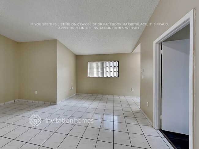 Building Photo - 2579 W 70th St