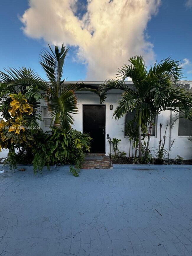 Building Photo - 2900 W Flagler St