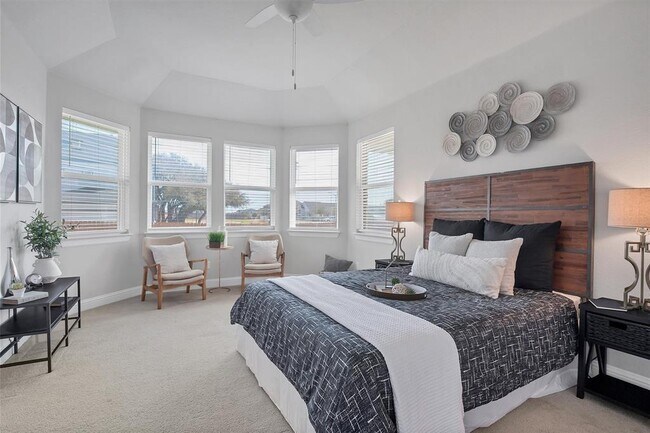 Foto del edificio - 2404 Burberry Ln
