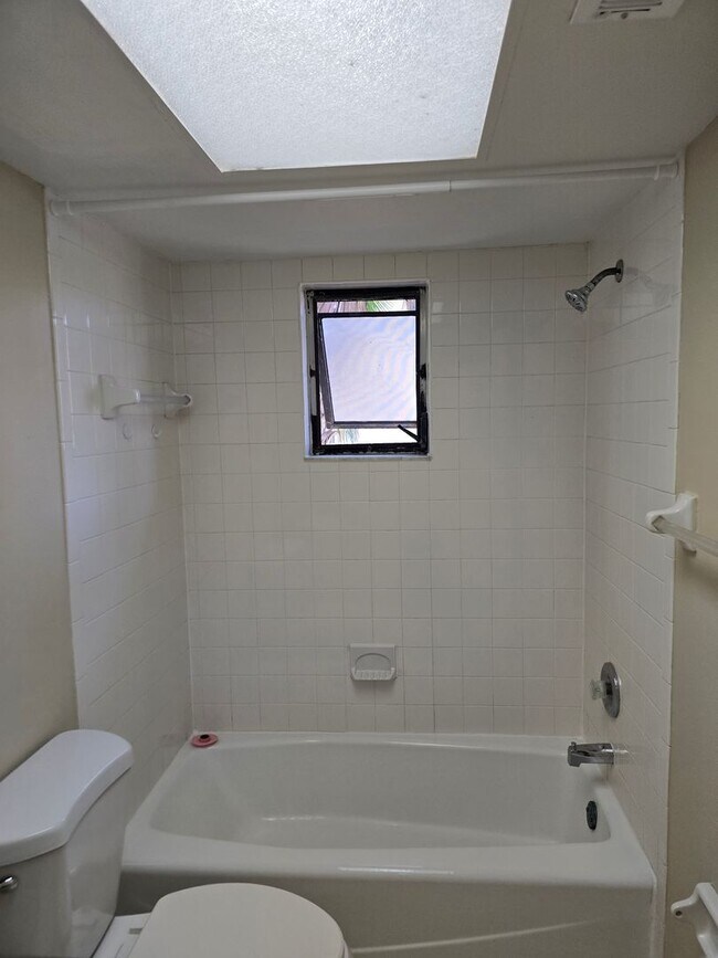 Foto del edificio - SECOND MONTH FREE FOR QUALIFIED APLICANTS