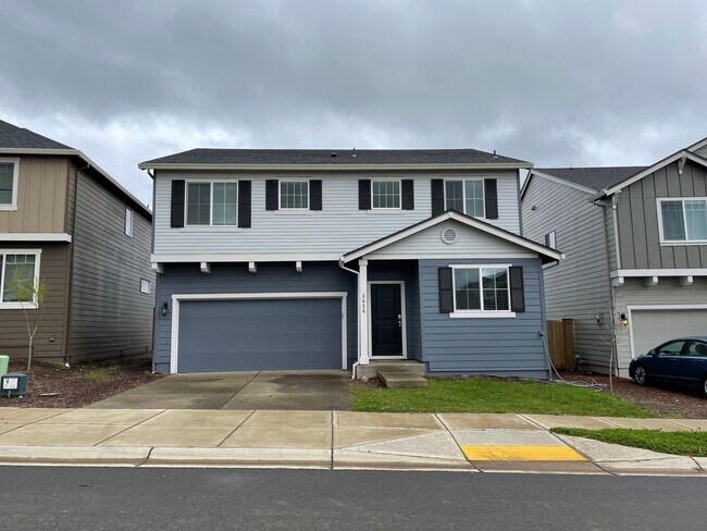 Building Photo - Beautiful 4 Bedroom 2.5 Bath Home Located ...