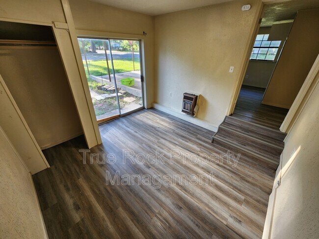 Foto del edificio - 902 W 14th St