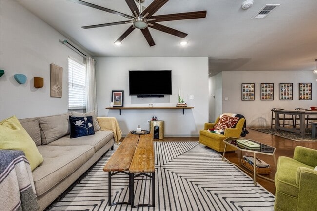 Building Photo - 409 W Johnson St