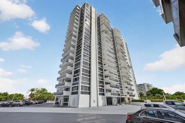 Building Photo - 2715 N Ocean Blvd