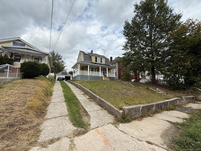 Foto del edificio - 498 Hawley Ave