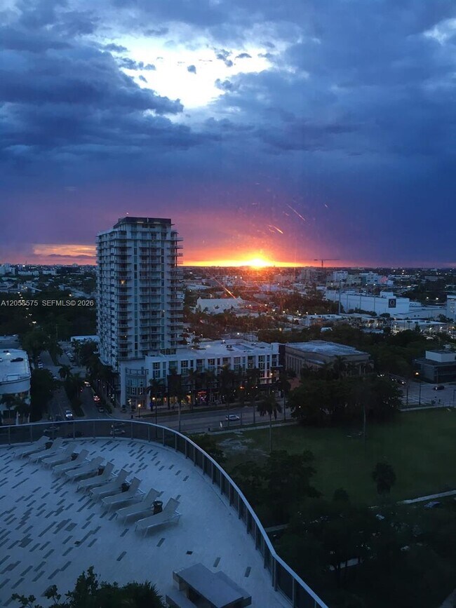 Foto del edificio - 488 NE 18th St