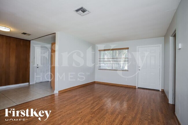 Foto del edificio - 607 Faber Dr