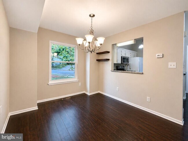 Foto del edificio - 6450 Sewells Orchard Dr