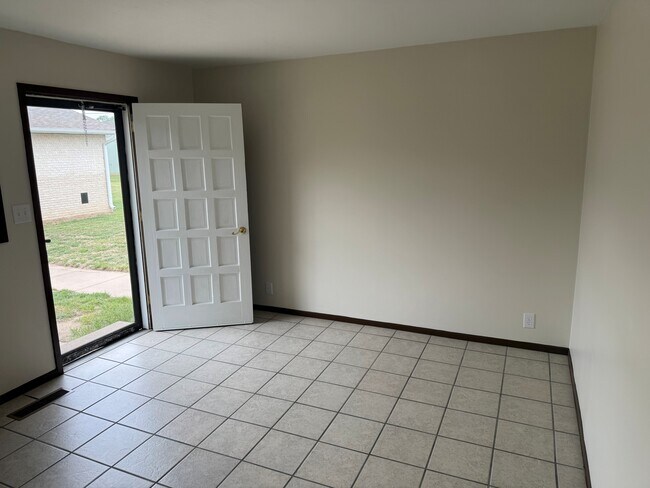 Foto del edificio - 3404 Ridgewood Dr