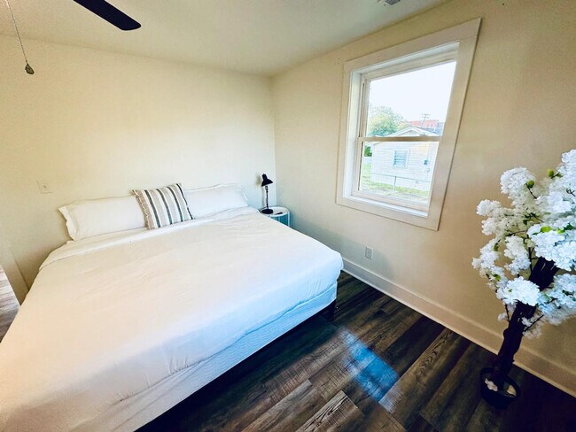 Foto del edificio - 401 Cedar Lane Rd