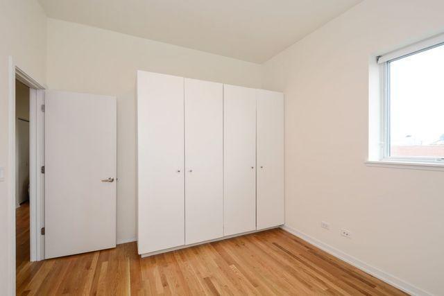 Foto del edificio - 1505 N Milwaukee Ave