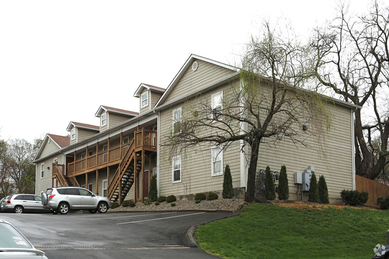 Cottonwood Condominiums Apartments in Louisville, KY