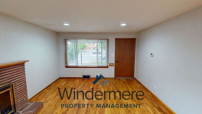 Building Photo - poplar240