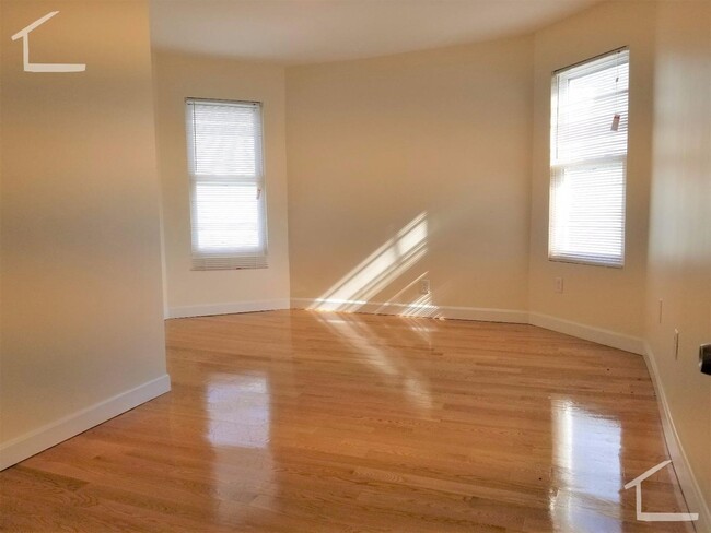 Building Photo - HOT ALLSTON LISTING!!!!