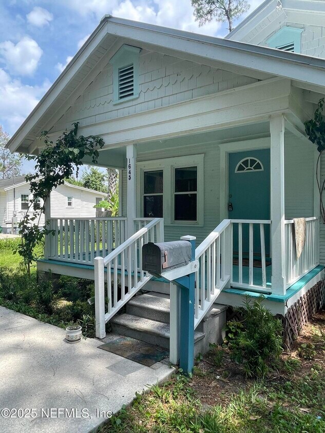 Foto principal - 1645 Davidson St