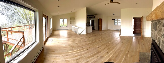 Living Room - 5014 Justin Ln
