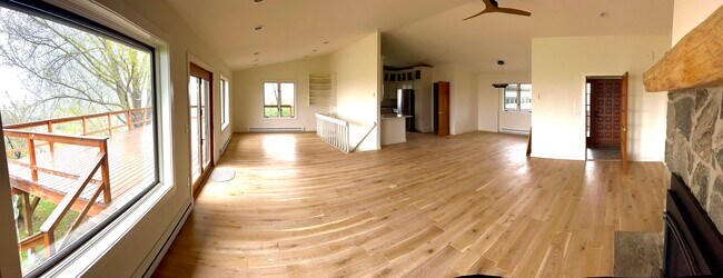 Sala de estar - 5014 Justin Ln