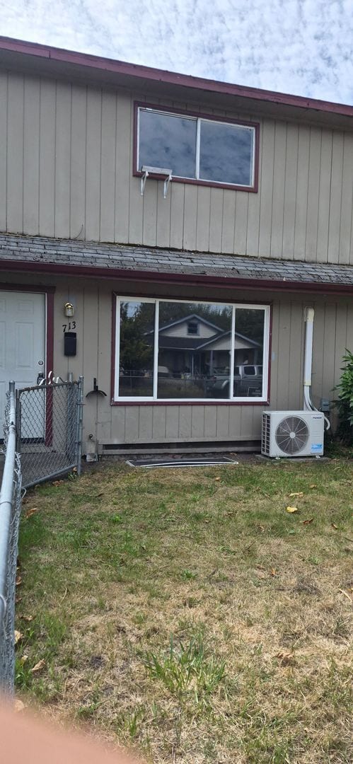 Building Photo - 711-717 SW Burgess St
