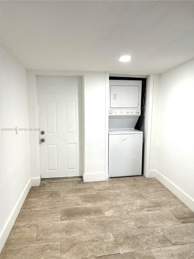Building Photo - 1416 SW 33rd Ct