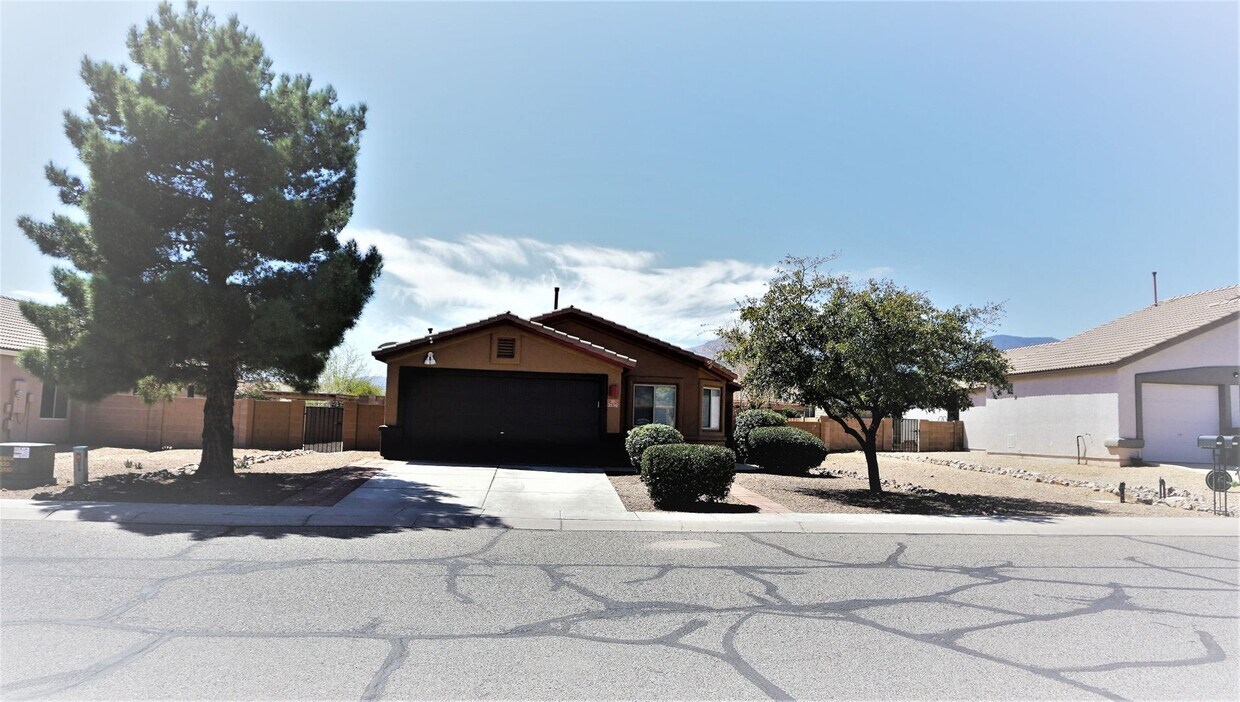 Primary Photo - 2136 Copper Sky Dr