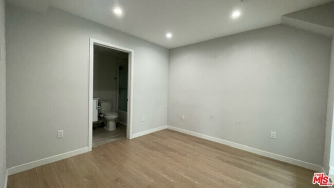 Building Photo - 5224 Satsuma Ave