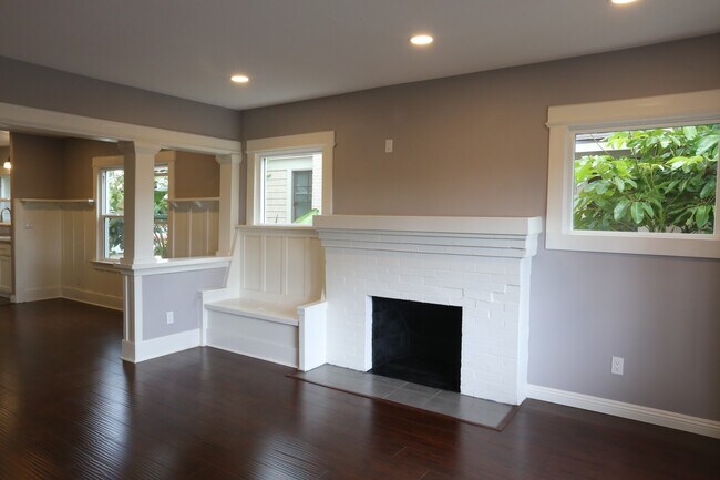 Building Photo - 2129 Cambridge St
