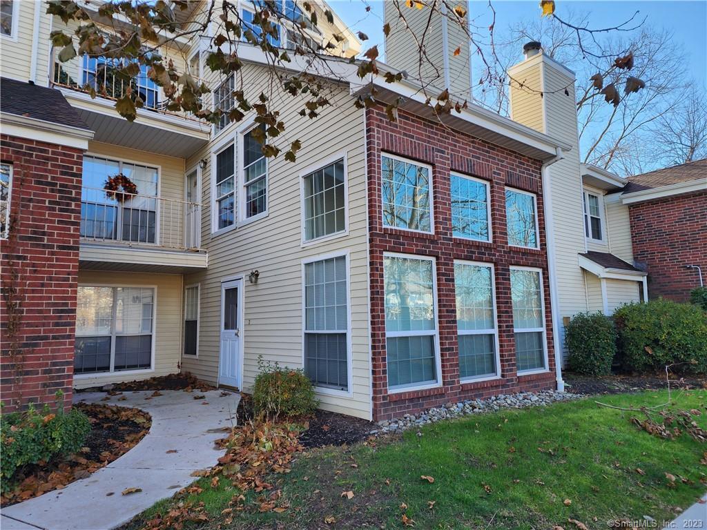 Foto principal - 311 Carriage Crossing Ln