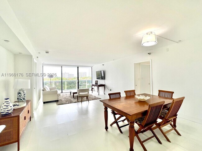Building Photo - 20515 E Country Club Dr
