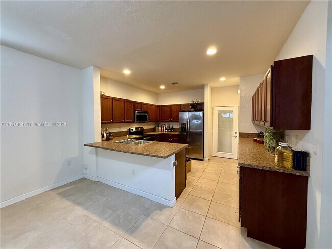 Foto del edificio - 698 SE 34th Terrace