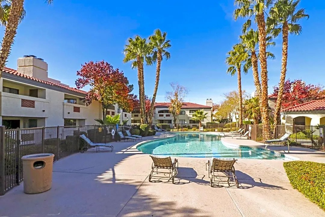Foto principal - 8455 W Sahara Ave