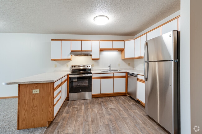 2BR, 1BA - 915SF - Kitchen - Redwood Estates