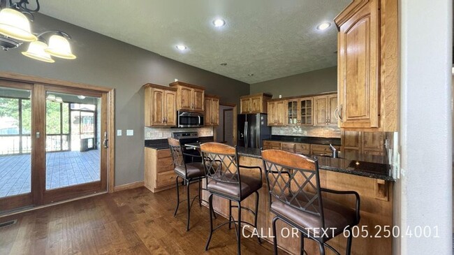 Foto del edificio - Spacious Home with Luxury Features