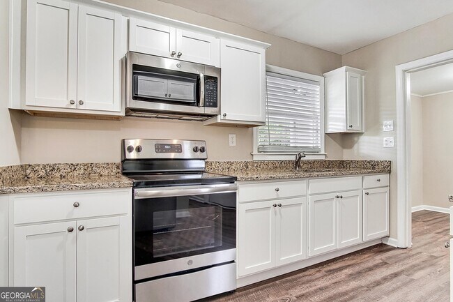 Foto del edificio - 3011 Belvedere Ln