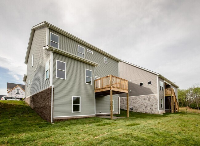 Building Photo - 685 Shaker Dr