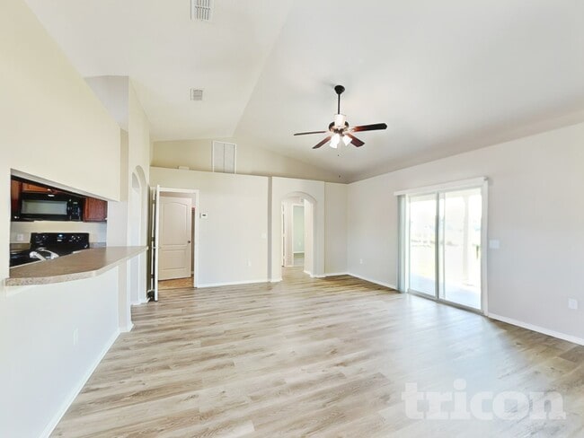 Foto del edificio - 495 Majestic Gardens Blvd