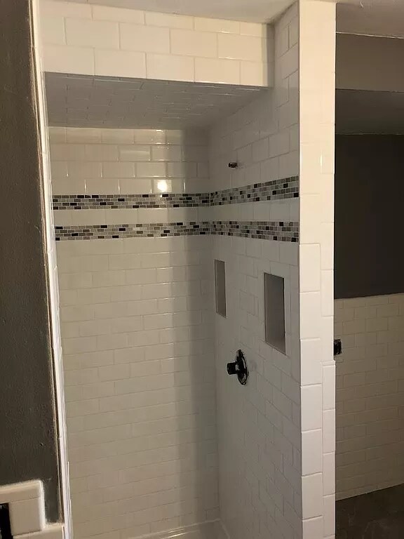 Building Photo - 1209 N Clark St