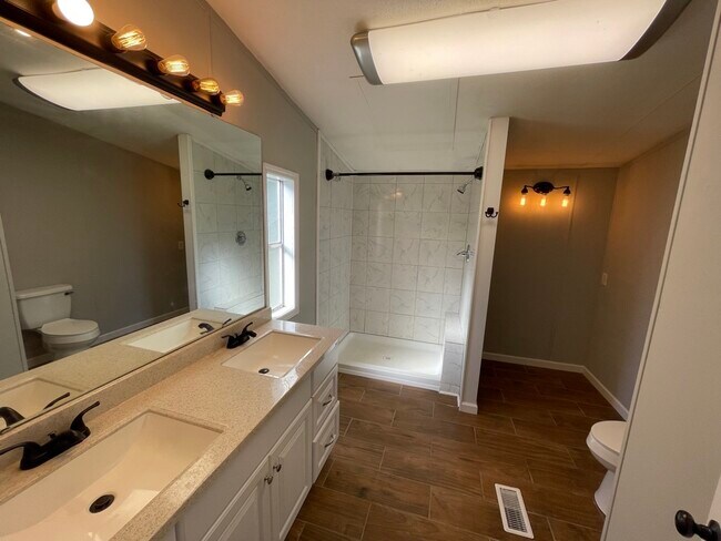 Building Photo - 3485 Foxmeadow Ln