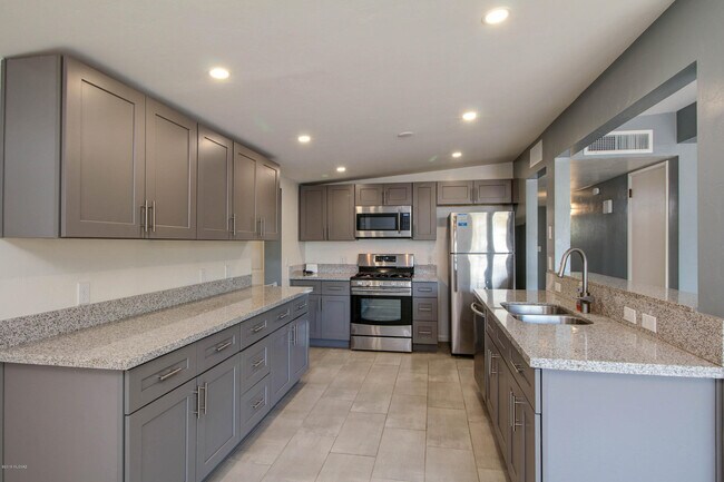 Foto del edificio - 5728 E 4th St
