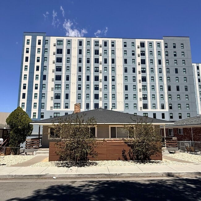 Building Photo - 1450 Hillside Dr