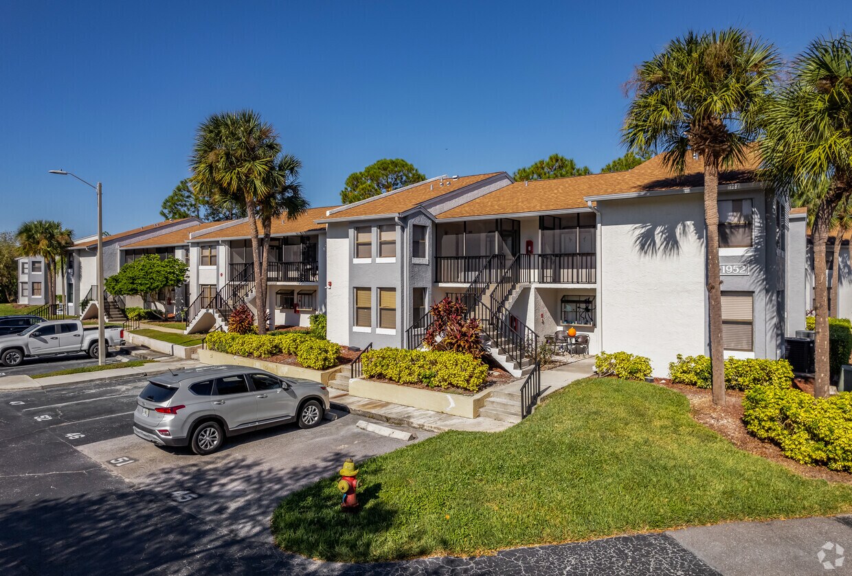 The Club At Feathersound Apartments in Clearwater, FL