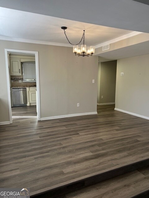 Building Photo - 2 Fairway Ln