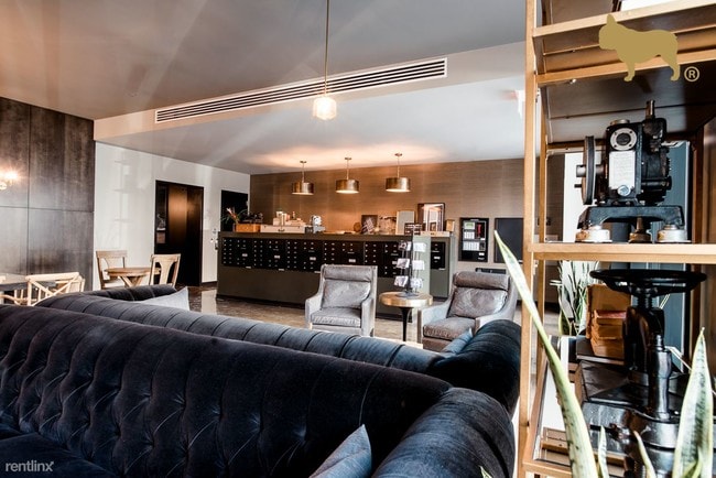 Foto del edificio - 668-676 N Kingsbury St