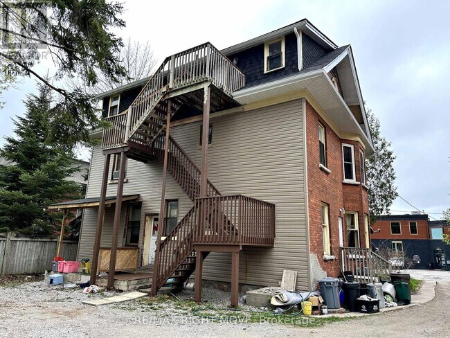 Photo du bâtiment - 96 Neywash St