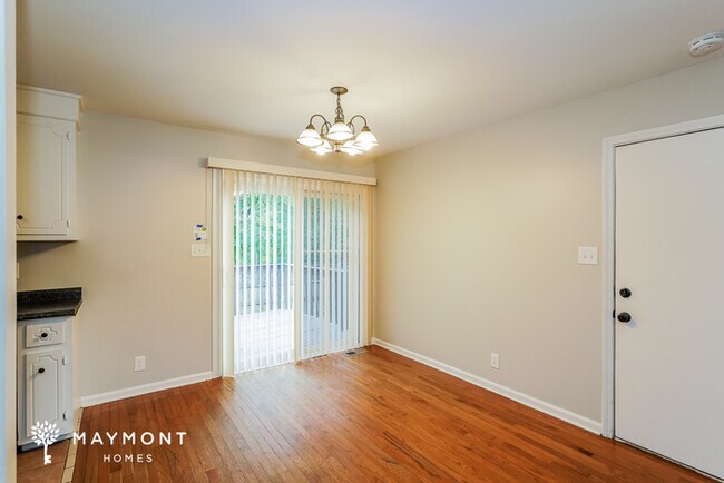 Building Photo - Cute Cape Cod Home in Clarksville!