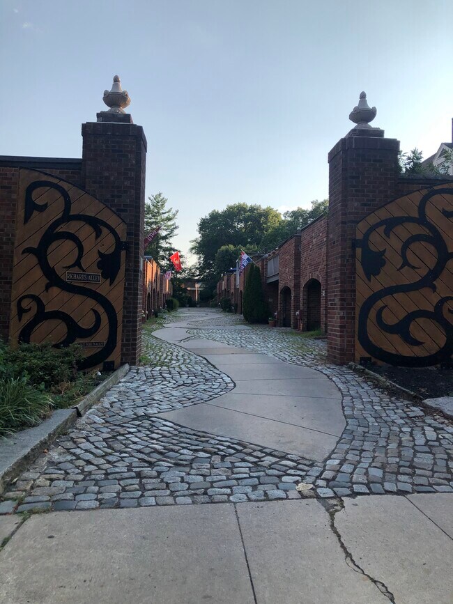 Richard’s Alley - we are the end unit on the right in this pnoto - 1329 Richards Aly